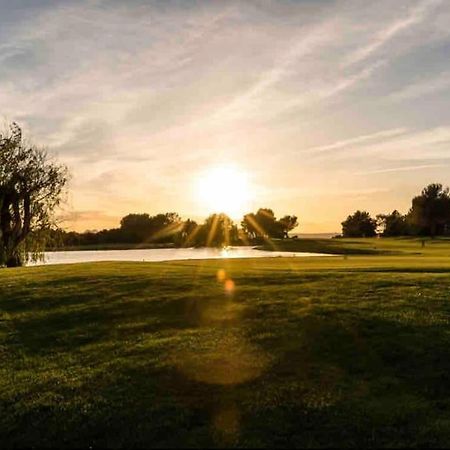 Moment De Detente Sur Le Golf De Pont-Royal Mallemort Esterno foto